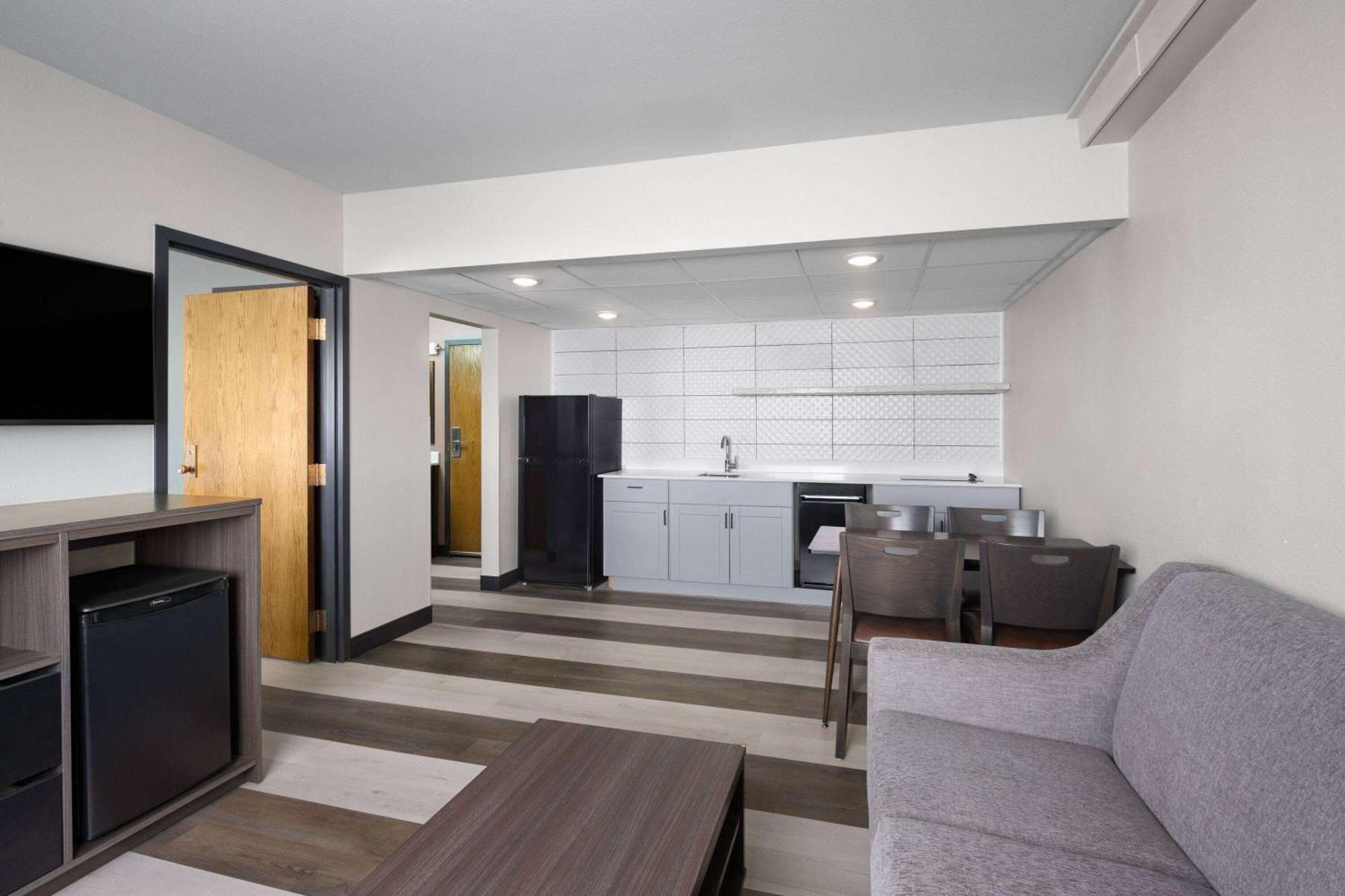 ซูเปอร์ 8 บาย วินด์แฮม โคลัมบัส Hotel Columbus ภายนอก รูปภาพ